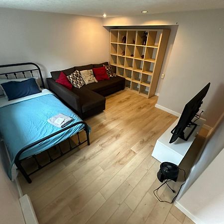Artistic Apartment Near Downtown Вікторія Екстер'єр фото