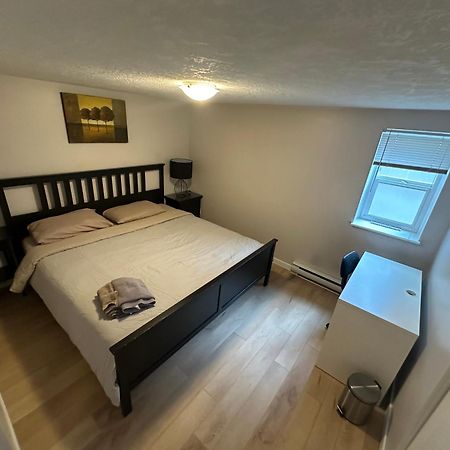 Artistic Apartment Near Downtown Вікторія Екстер'єр фото