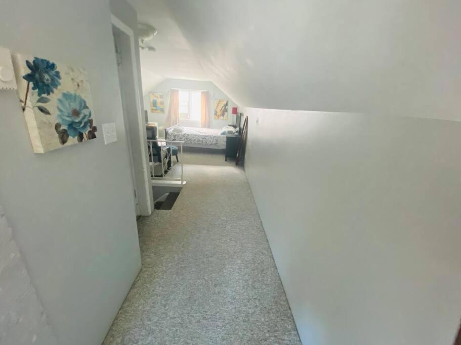 Artistic Apartment Near Downtown Вікторія Екстер'єр фото