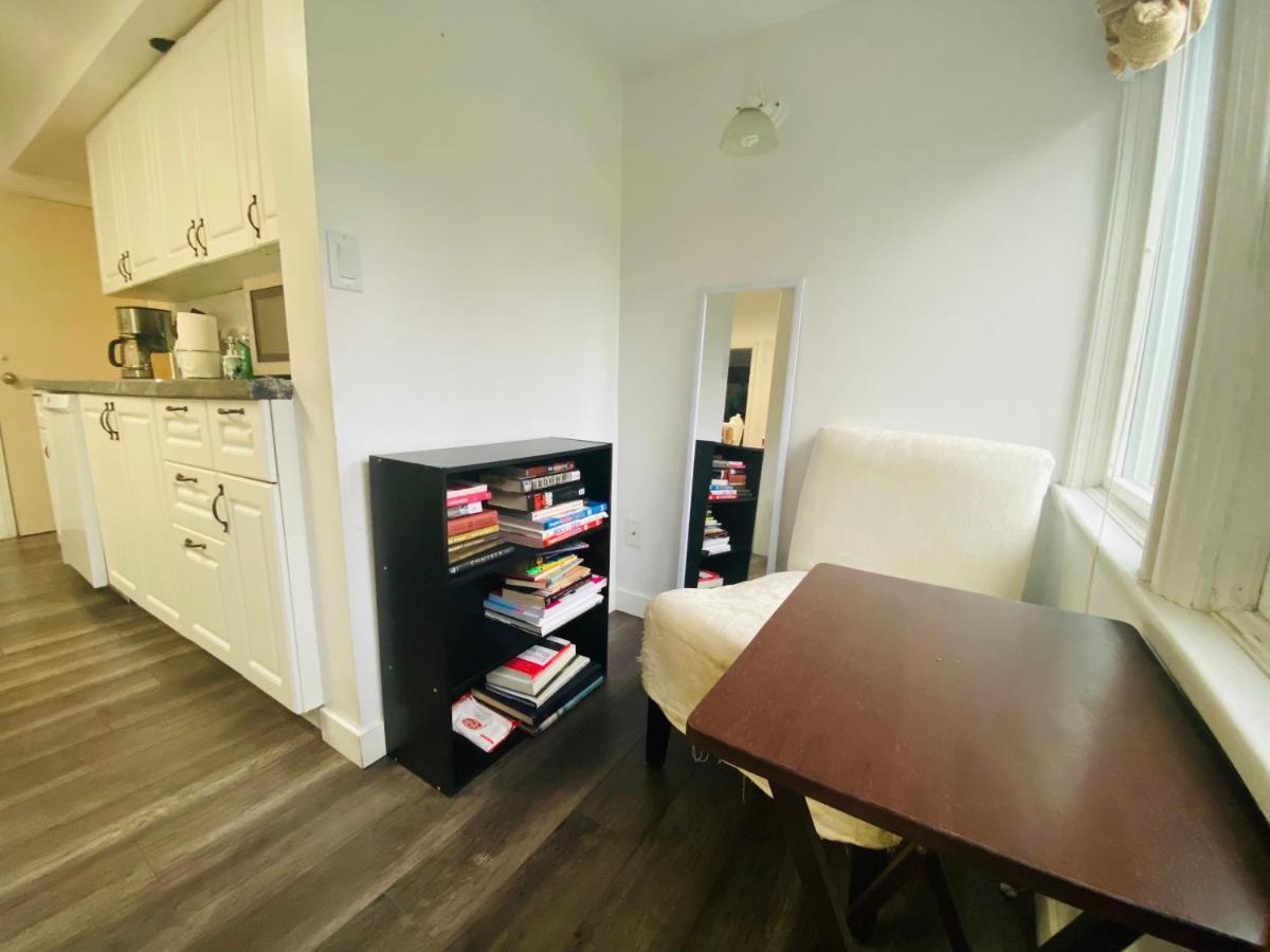 Artistic Apartment Near Downtown Вікторія Екстер'єр фото