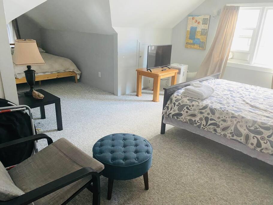 Artistic Apartment Near Downtown Вікторія Екстер'єр фото