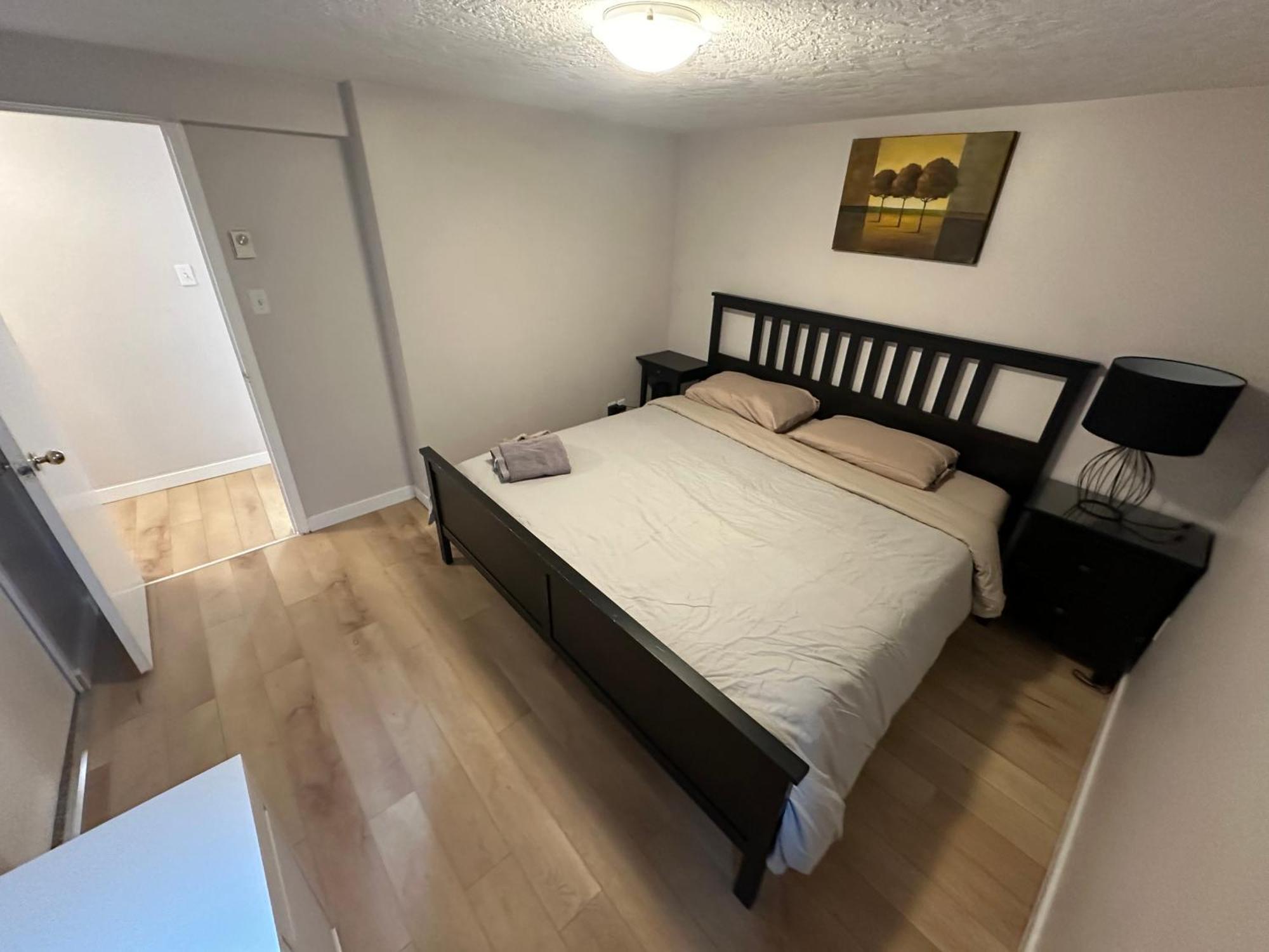 Artistic Apartment Near Downtown Вікторія Екстер'єр фото