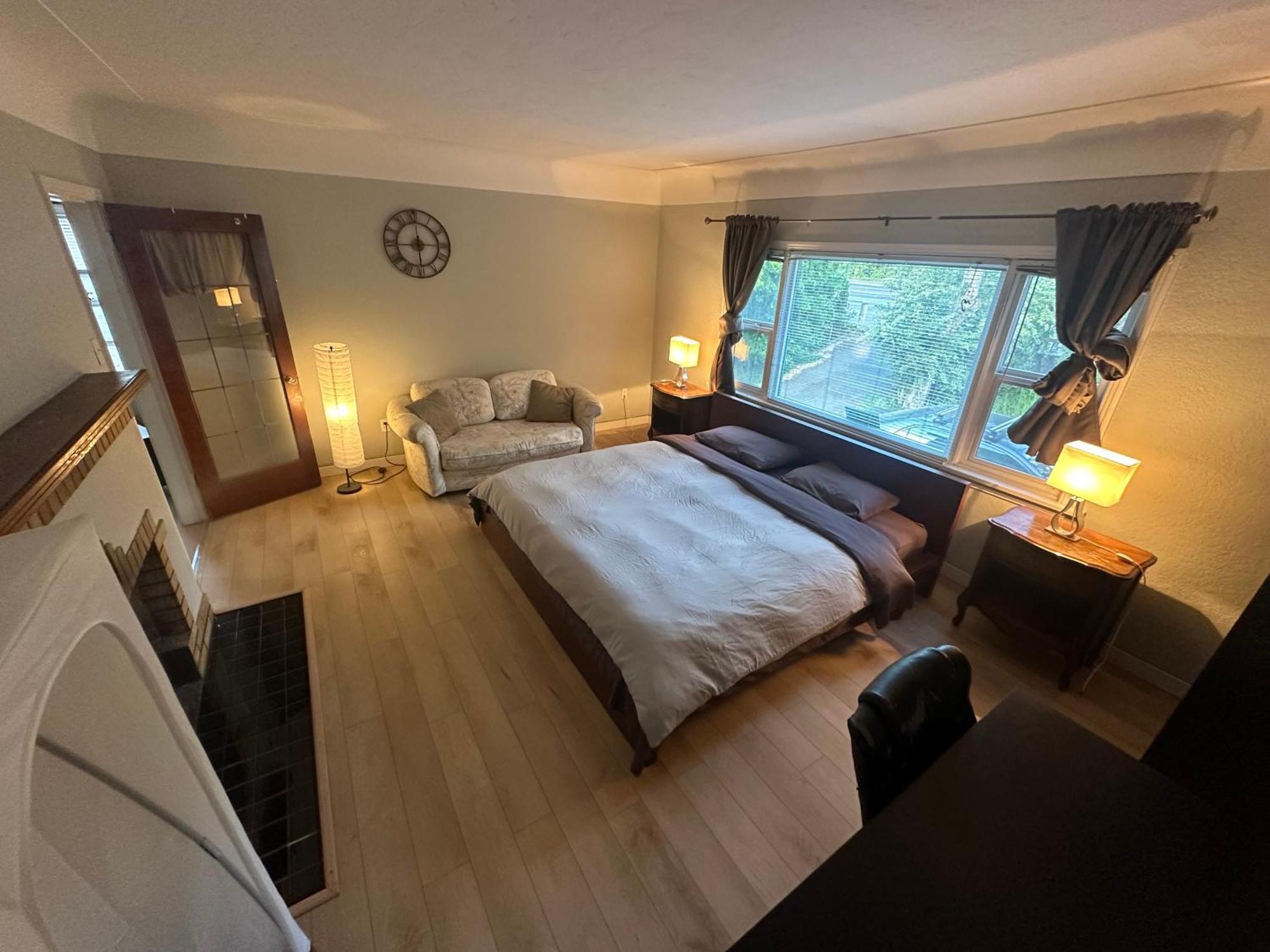 Artistic Apartment Near Downtown Вікторія Екстер'єр фото