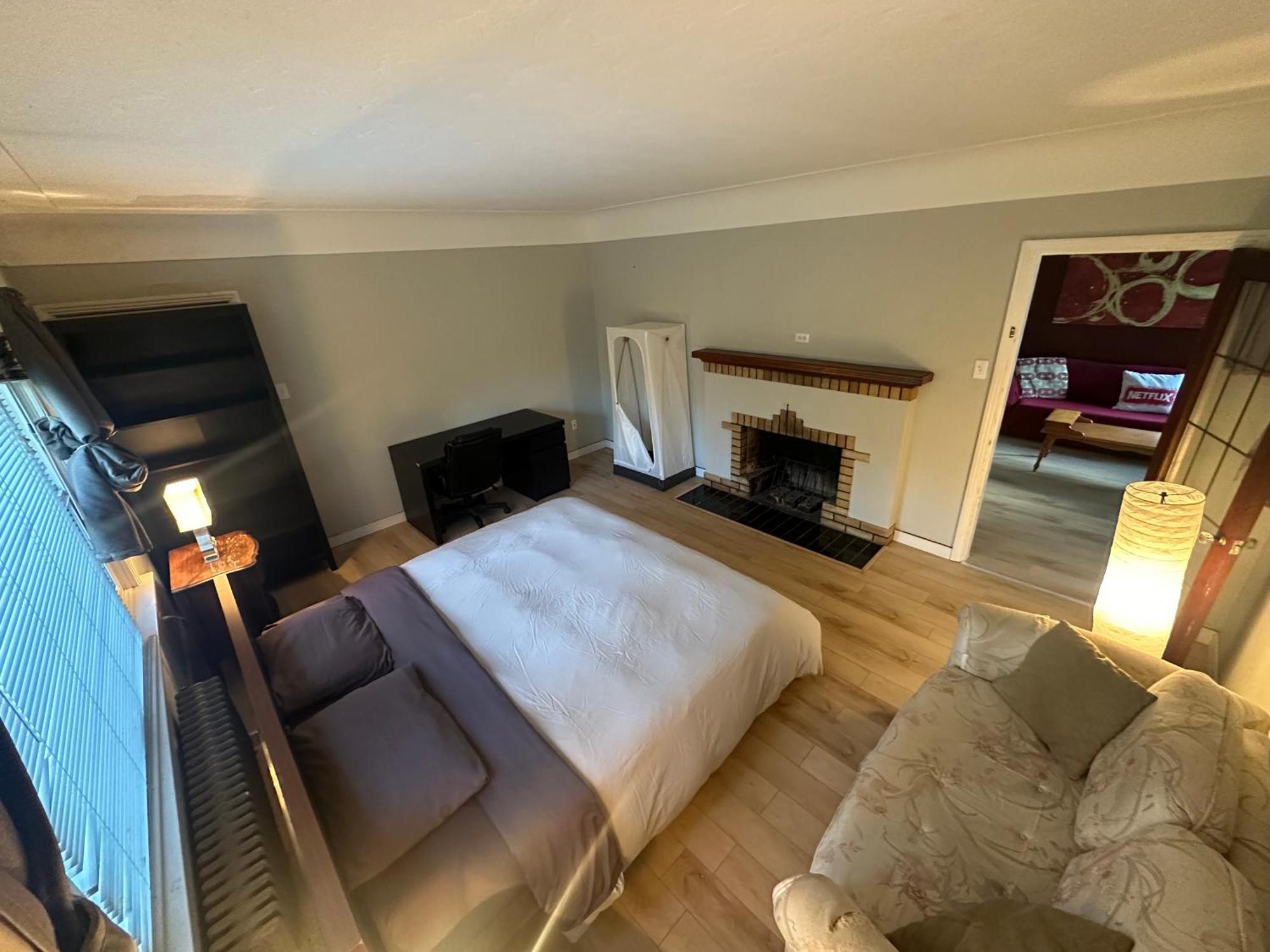 Artistic Apartment Near Downtown Вікторія Екстер'єр фото