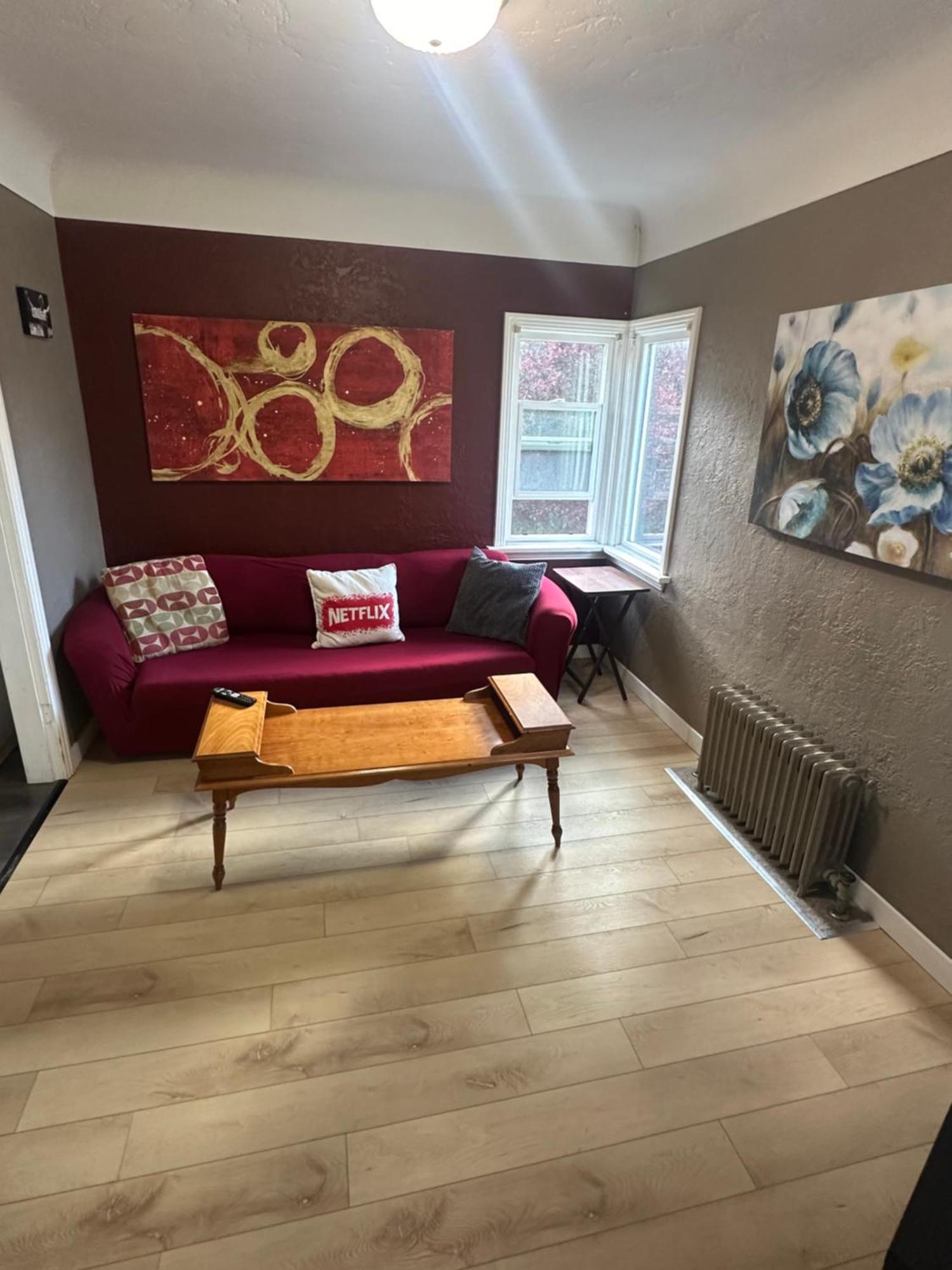 Artistic Apartment Near Downtown Вікторія Екстер'єр фото