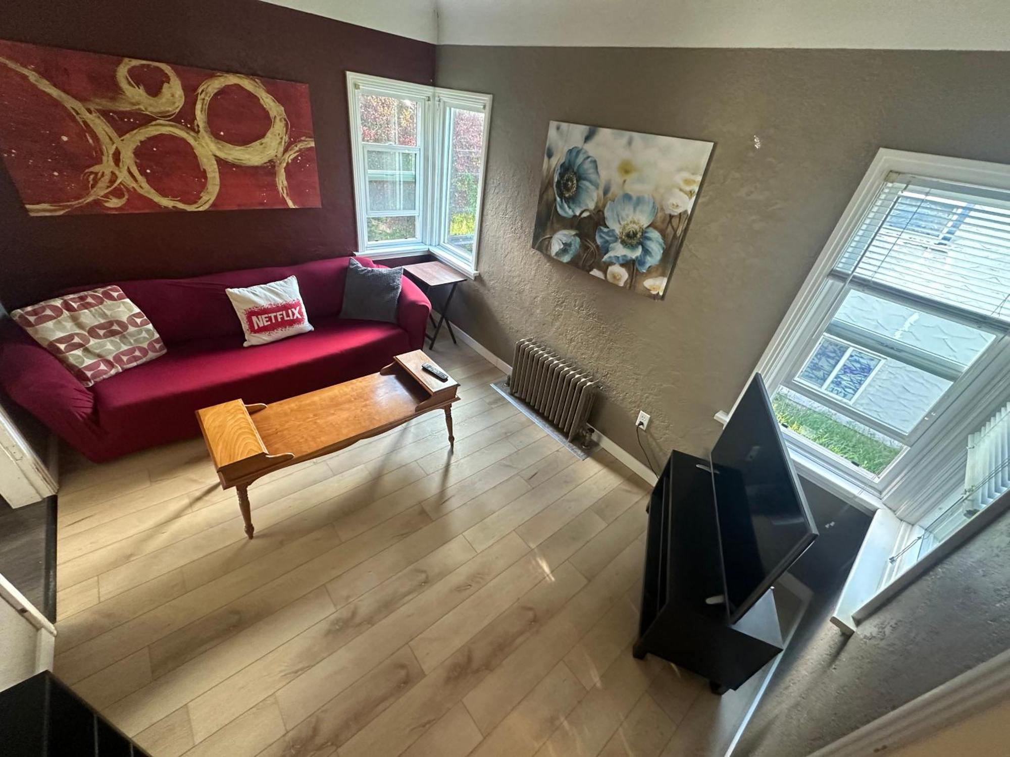 Artistic Apartment Near Downtown Вікторія Екстер'єр фото