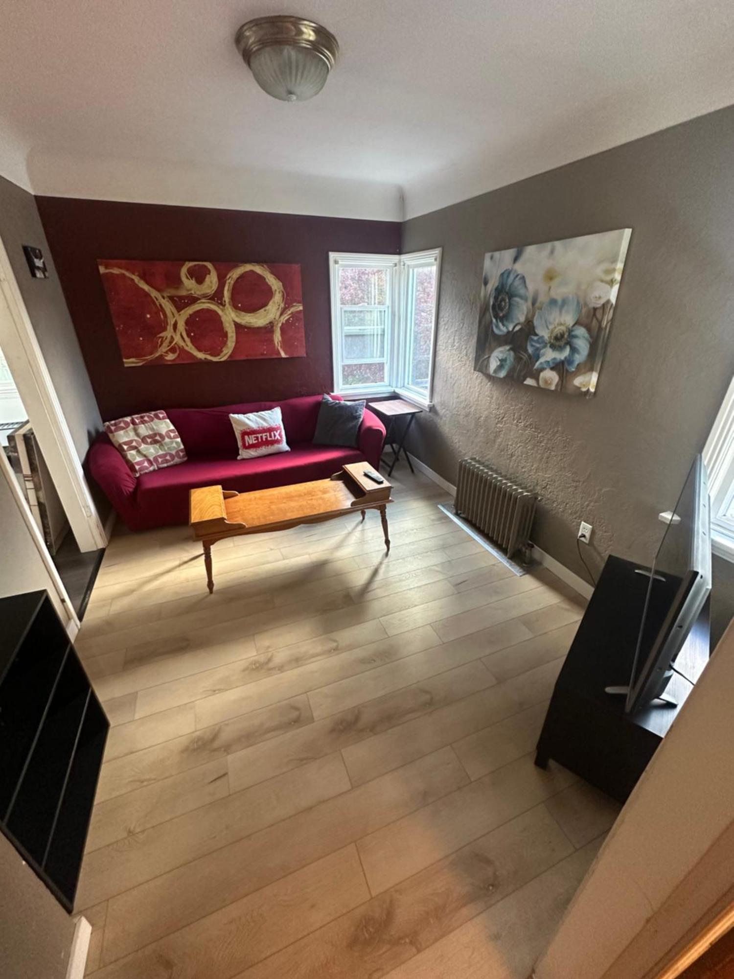 Artistic Apartment Near Downtown Вікторія Екстер'єр фото